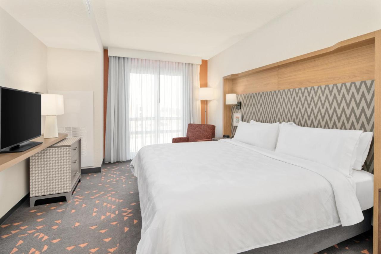 Holiday Inn & Suites Orlando - International Dr S, An Ihg Hotel Exterior photo